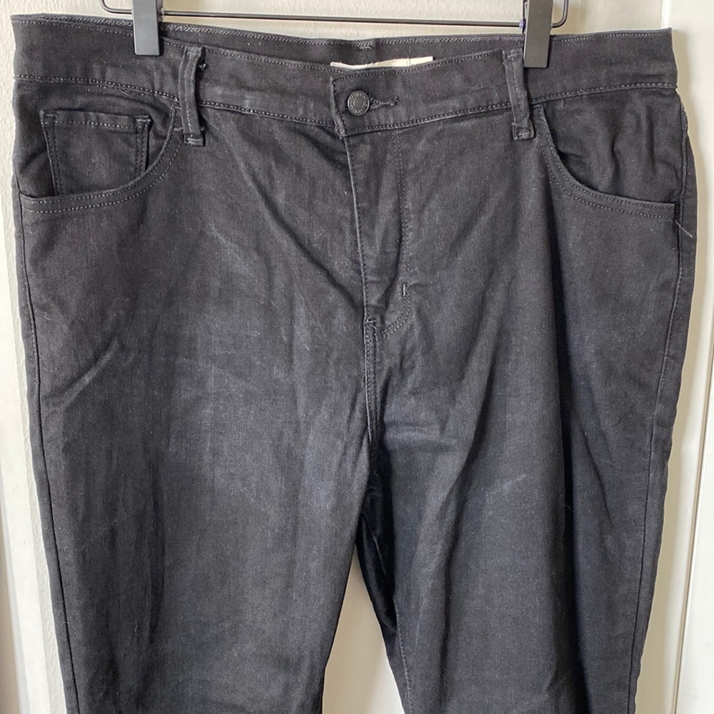 Levi’s Black High Rise Jean